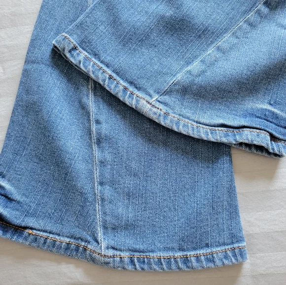 Size Small O'Neil Bellbottom Jeans. EUC. Like New. - Picture 5 of 7